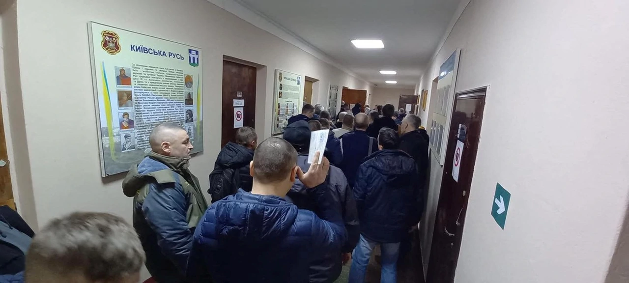 Dobrovoljci se prijavljuju u ukrajinsku vojsku