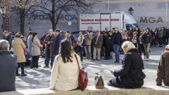 Red ispred Klovićevih dvora