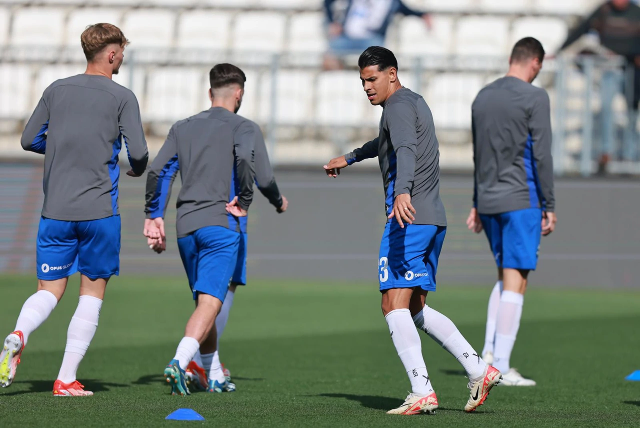 Zagrijavanje nogometaša Osijeka, Foto: Davor Javorovic /PIXSELL