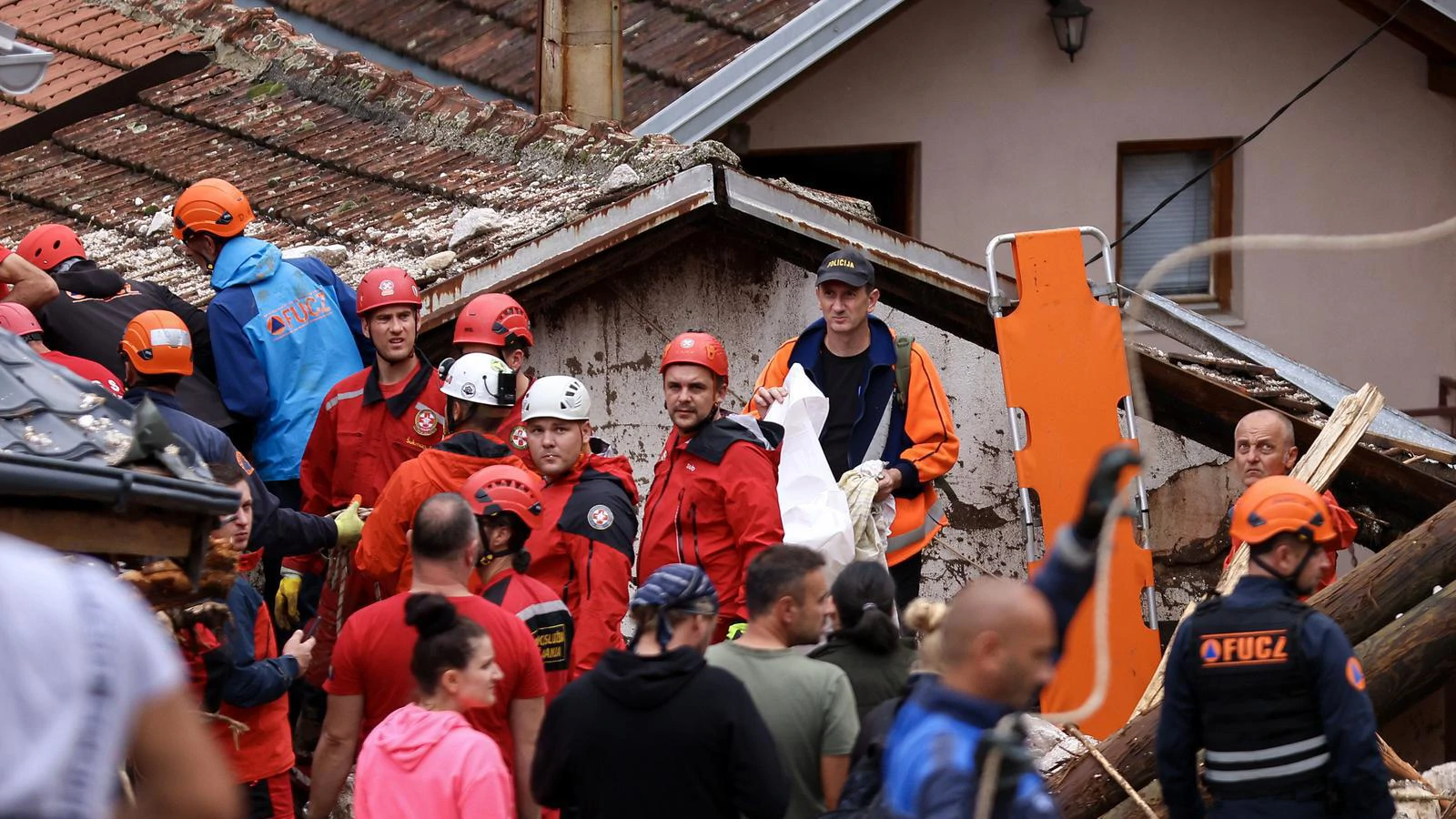 Raste broj žrtava poplava u BiH, slabi izgledi da su nestali živi