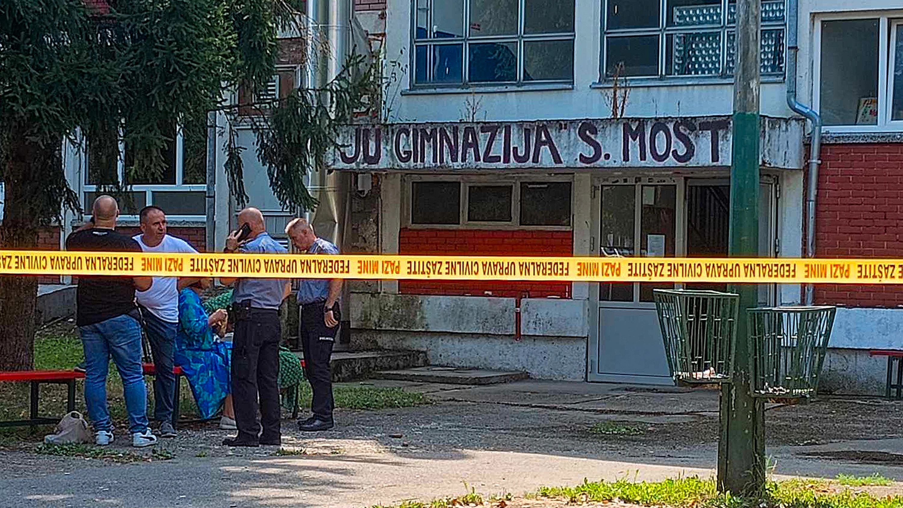 Masakr u gimnaziji u Sanskom Mostu u BiH: Domar ubio tri osobe