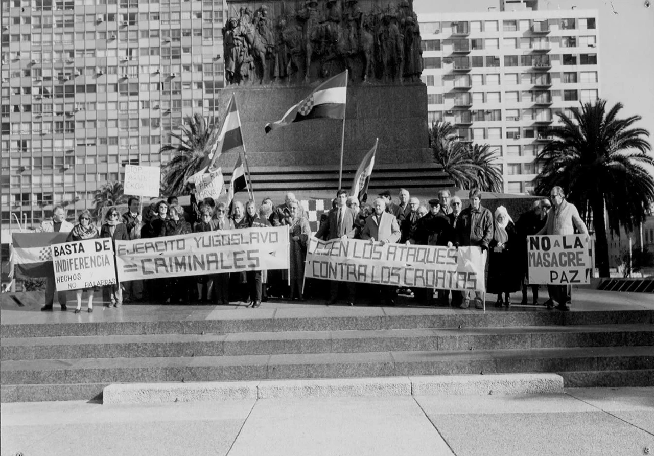 Prosvjed protiv srpske agresije u Montevideu 1992. godine (Foto: osobna arhiva/ustupljena fotografija)