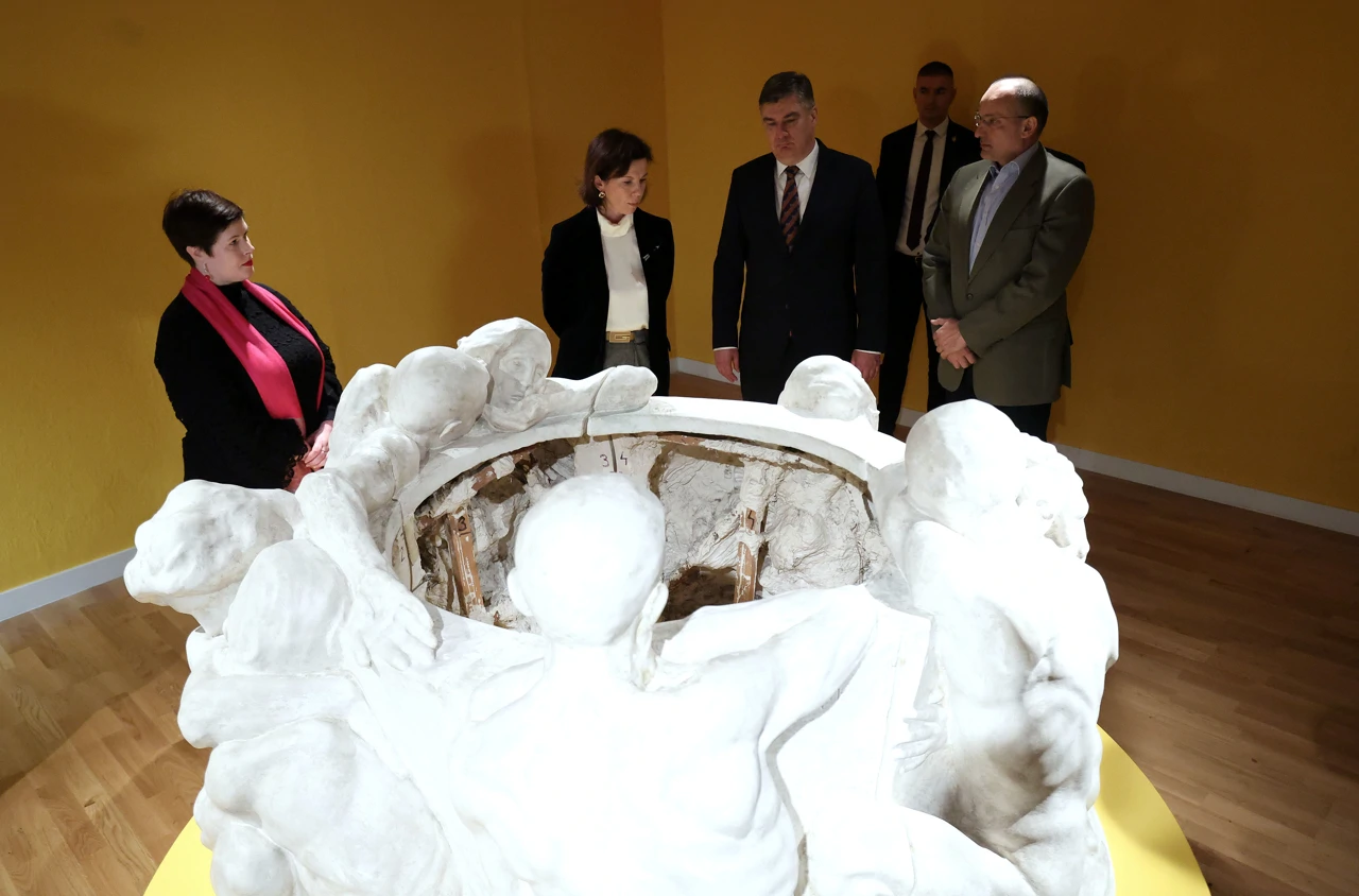 Predsjednik Milanović obišao izložbu Meštrovićevih djela u Klovićevim dvorima 