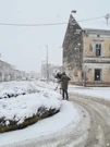 Snijegom pokrivene prazne ulice Gline, Foto: HTV/HRT
