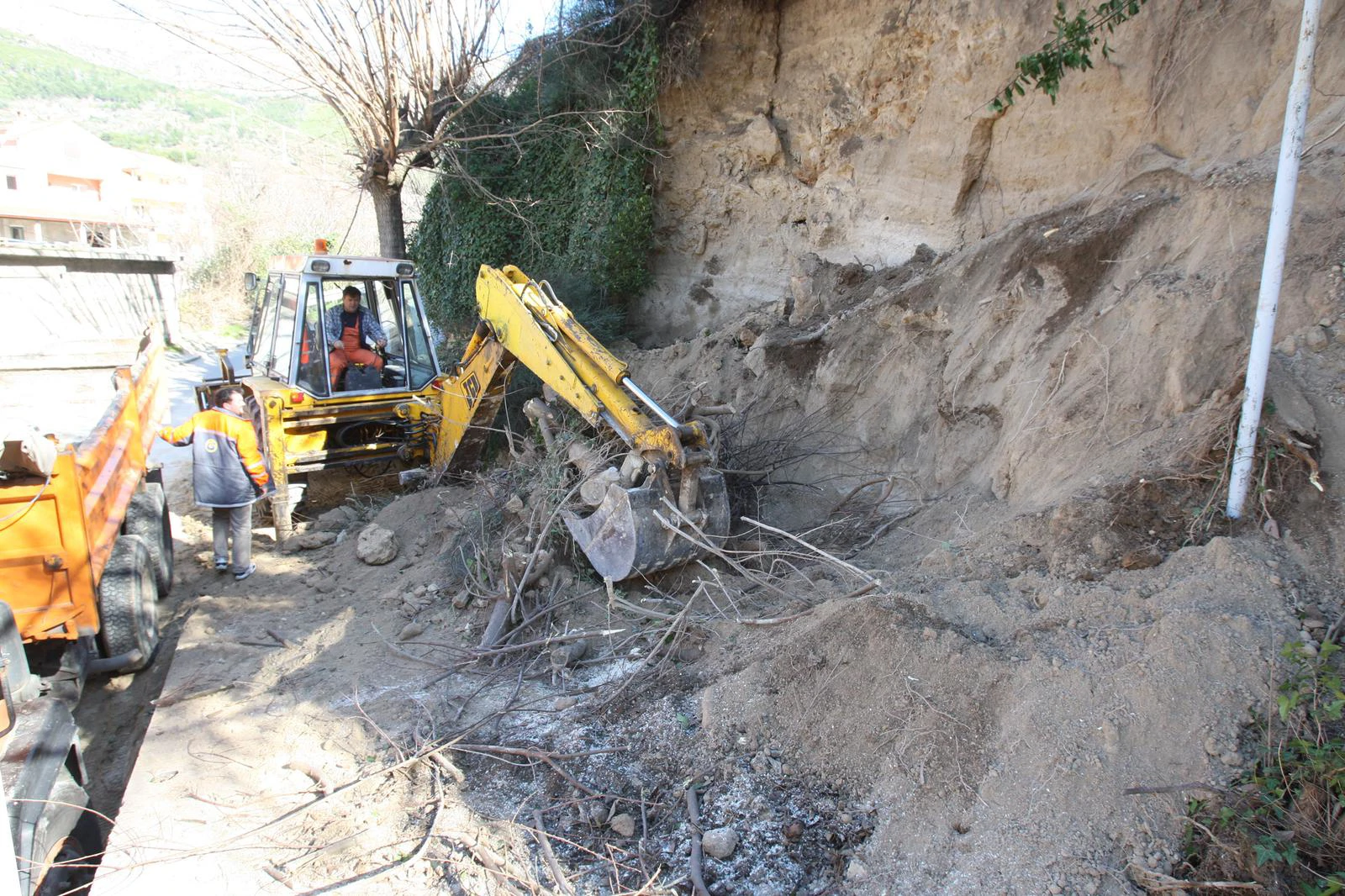 Cesta Makarska-Vrgorac zatvorena na četiri mjeseca zbog sanacije odrona