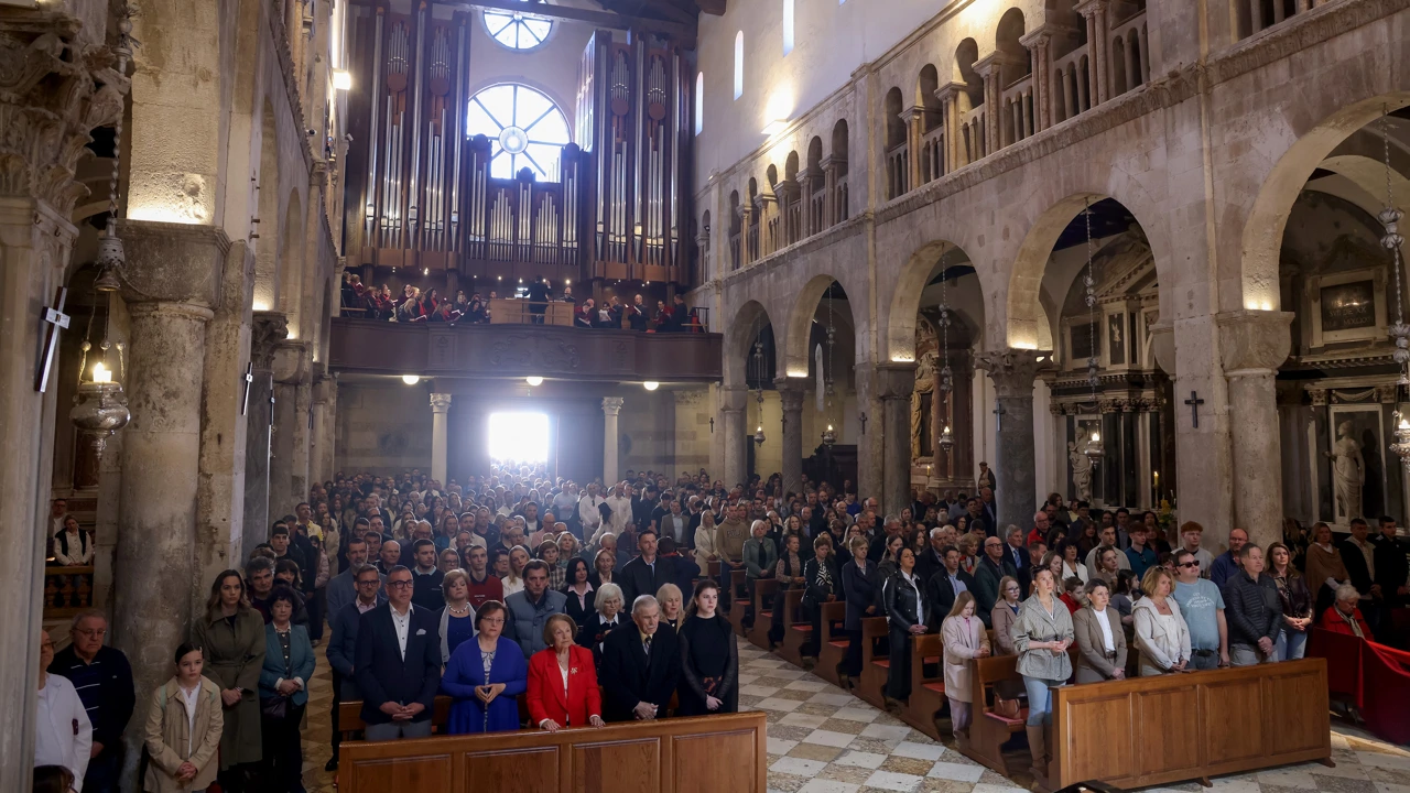 Sveta misa u katedrali , Foto: Šime Zelić/Pixsell