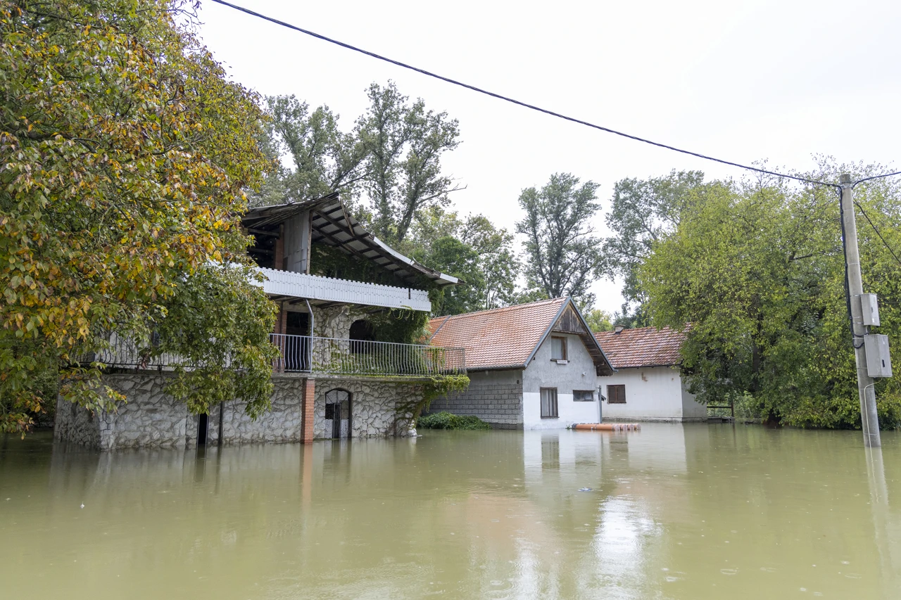 Vrh vodenog vala prolazi kroz Batinu, Foto: Borna jaksic/Pixsell