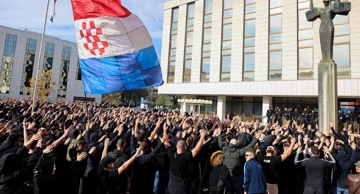 Prosvjednici pred sudom