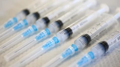 Tri doze Pfizerova cjepiva neutraliziraju omikron