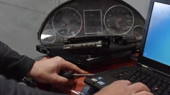  Skidanje kilometraže na automobilu 
