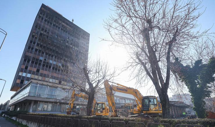 Prvi bageri kod Vjesnika: Kako će se rušiti neboder i gdje će završiti 8.000 tona otpada?