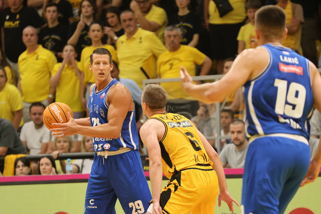 KK Split - KK Zadar. Luka Božić, Mate Kalajžić, Foto: Jakov Prkic/CROPIX
