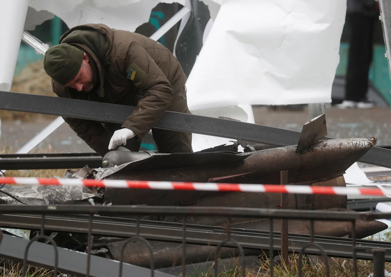 Projektil na ulicama Kijeva, Foto: Valentyn Ogirenko/REUTERS