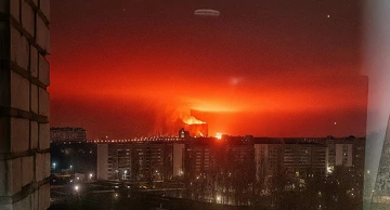 Požar u rafineriji nafte Saratov (Izoštreno pomoću AI alata)