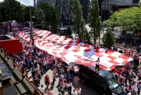 Navijačka zastava u Hamburgu  , Foto: Sanjin Strukic /PIXSELL