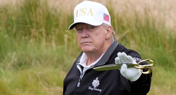 Trump na kraju posjeta Škotskoj: Kratka partija golfa, pa spašavanje svijeta