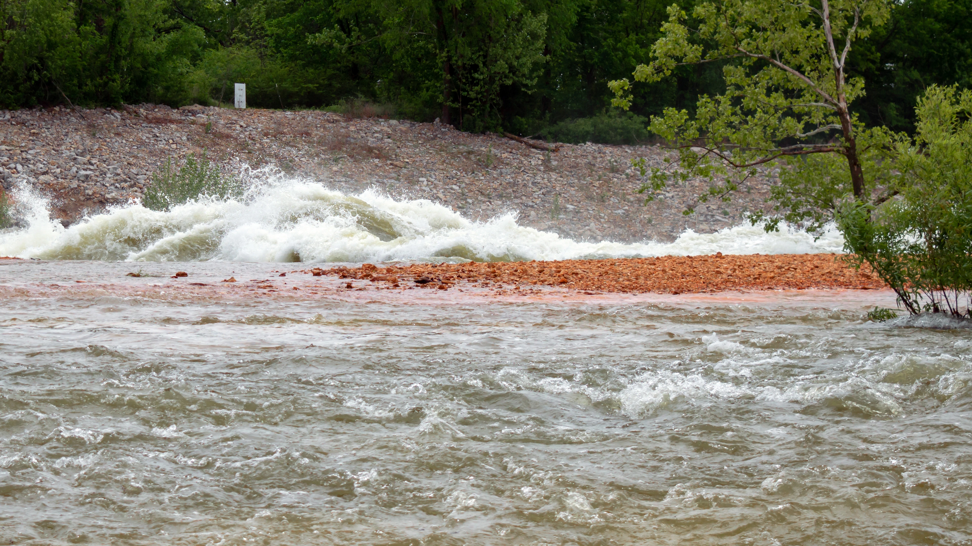 Dvoje poginulih u poplavama u Oklahomi