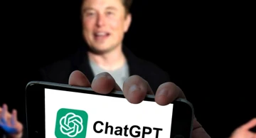 Elon Musk i logo ChatGPT-a 