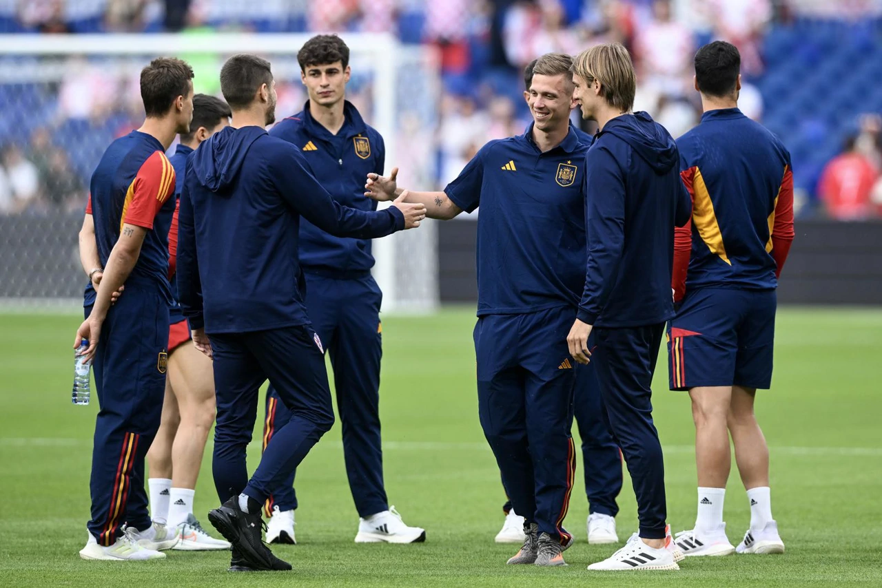 Dani Olmo s hrvatskim igračima, Foto:  Marko Lukunic /PIXSELL