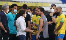 Lionel Messi i Neymar raspravljaju sa službenicima , Foto: Amanda Perobelli/ REUTERS