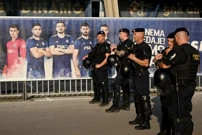 Interventna policija pazi na sigurnost u blizini Dinamovog stadiona, Foto: Marko Lukunić/PIXSELL