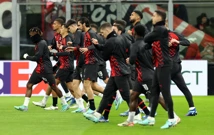 Zagrijavanje igrača Milana, Foto: Claudia Greco/REUTERS