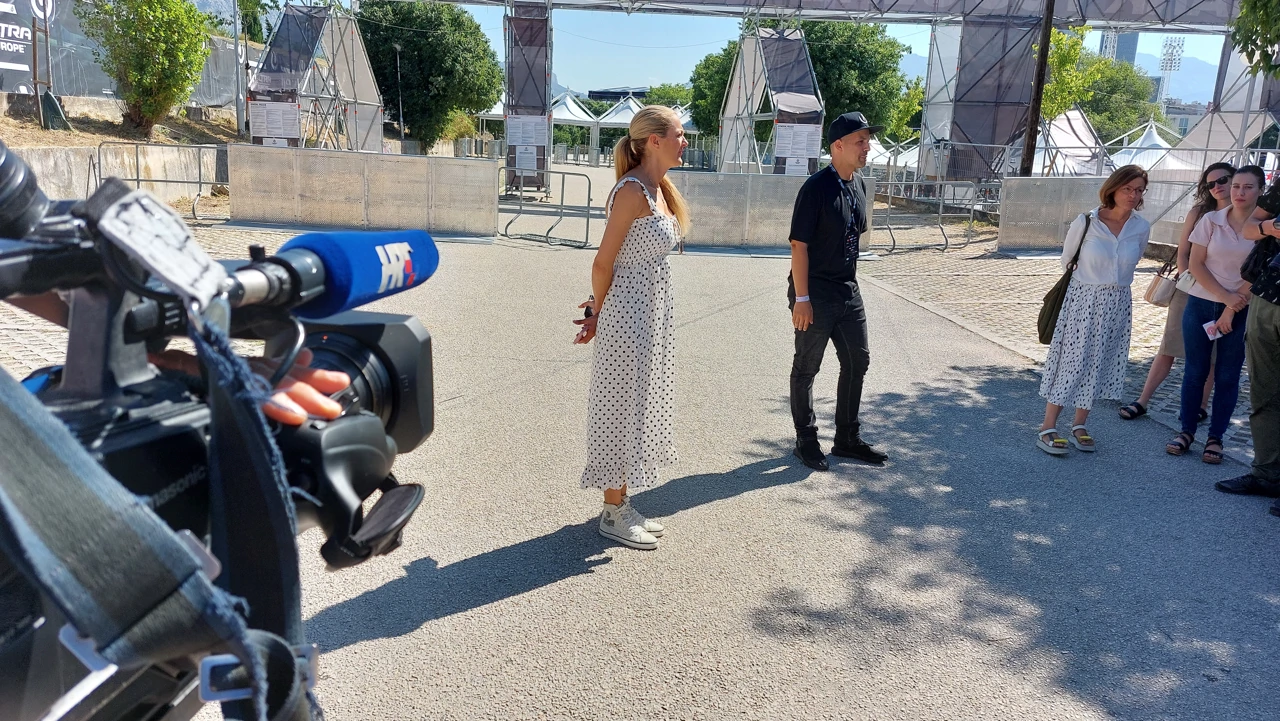 Predstavnici Ultre s novinarima ispred glavnog ulaza u prostor gdje će se održavati Ultra Europe , Foto: Edo Gracin/Radio Split