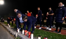 Vatreni zapalili svijeće u Vukovarskoj, Foto: Drago Sopta/HNS
