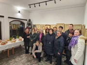 Autorice božićnjaka sa župnikom Tomislavom Vojnićem Mijatov, Foto: HKPD Matija Gubec/ustupljeno