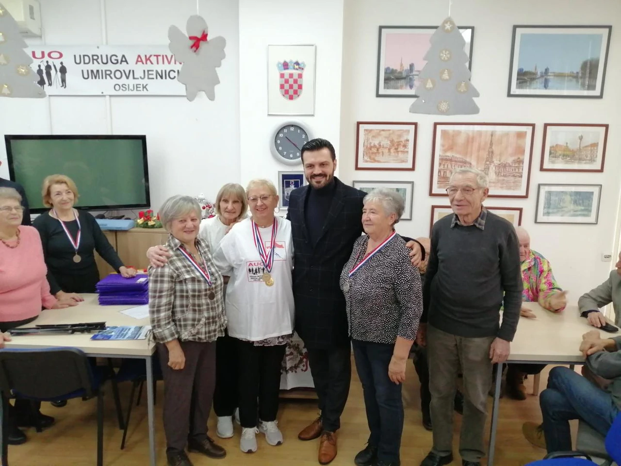 Podijeljene medalje umirovljenicima, Foto: Radio Osijek/HRT