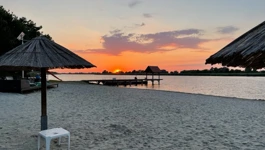 Zalazak sunca na pješčanoj plaži u Dražu