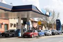 Osijek: Gužve na benzinskim postajama uoči najavljenog poskupljenja goriva , Foto: David Jerkovic/PIXSELL