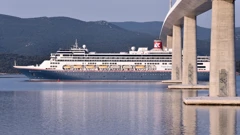 Prvi kruzer prošao ispod Pelješkog mosta 