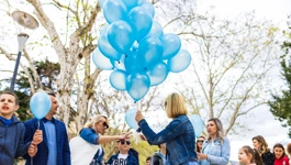 Plavi baloni u znak podrške Svjetskog dana svjesnosti o autizmu