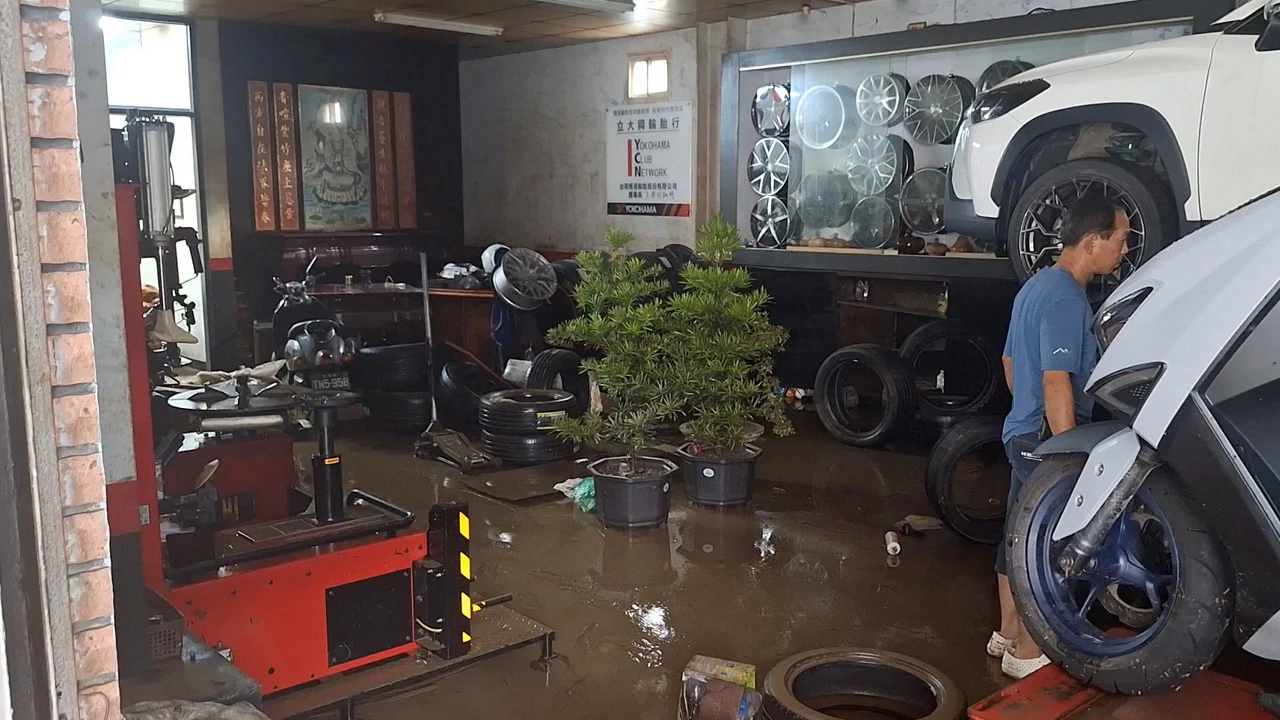 Tajfun Fung-wong donio poplave na Tajvan, tisuće evakuirane