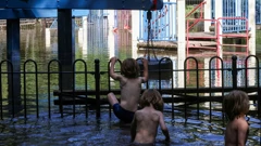 New York: djeca istražuju poplavljeno područje koje okružuje park nakon što je Ida donijela obilnu kišu