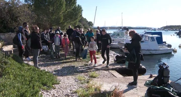 Na Jadriji volonteri čiste obalu i podmorje unatoč buri