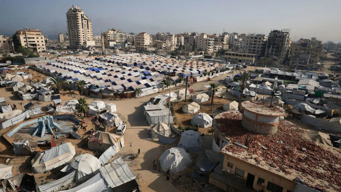 Raseljeni Palestinci sklonili se u šatorima u gradu Gaza 