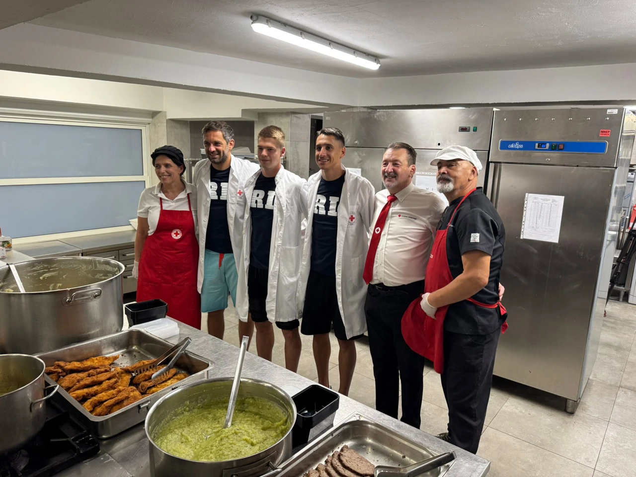 U kuhinji Crvenog križa na Pećinama kuhalo je šampionsko društvo, Foto: Vladimir Jurić/RR