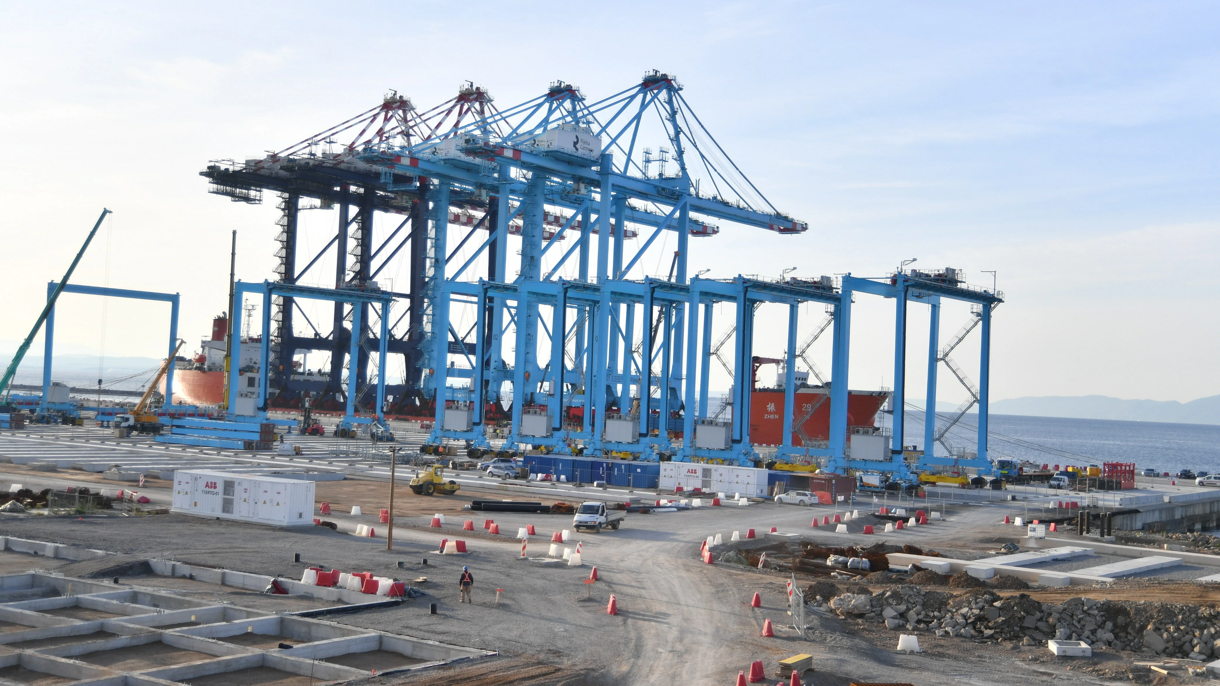 Na terminal Rijeka Gateway stigle dvije velike dizalice