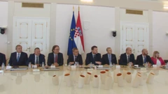 U Vladi potpisan memorandum za lakšu otplatu 'minusa'