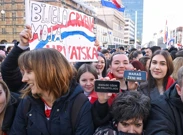 Maloljetne navijačice uoči dolaska rukometaša, Foto: Neva Žganec/PIXSELL