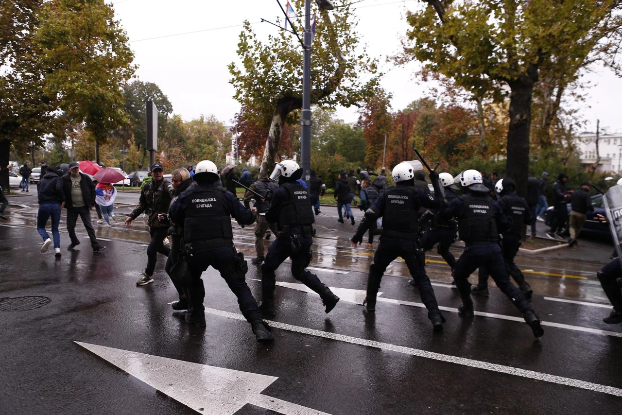 Sukob policije i huligana, Foto: Amir Hamzagic/ATAImages /PIXSELL