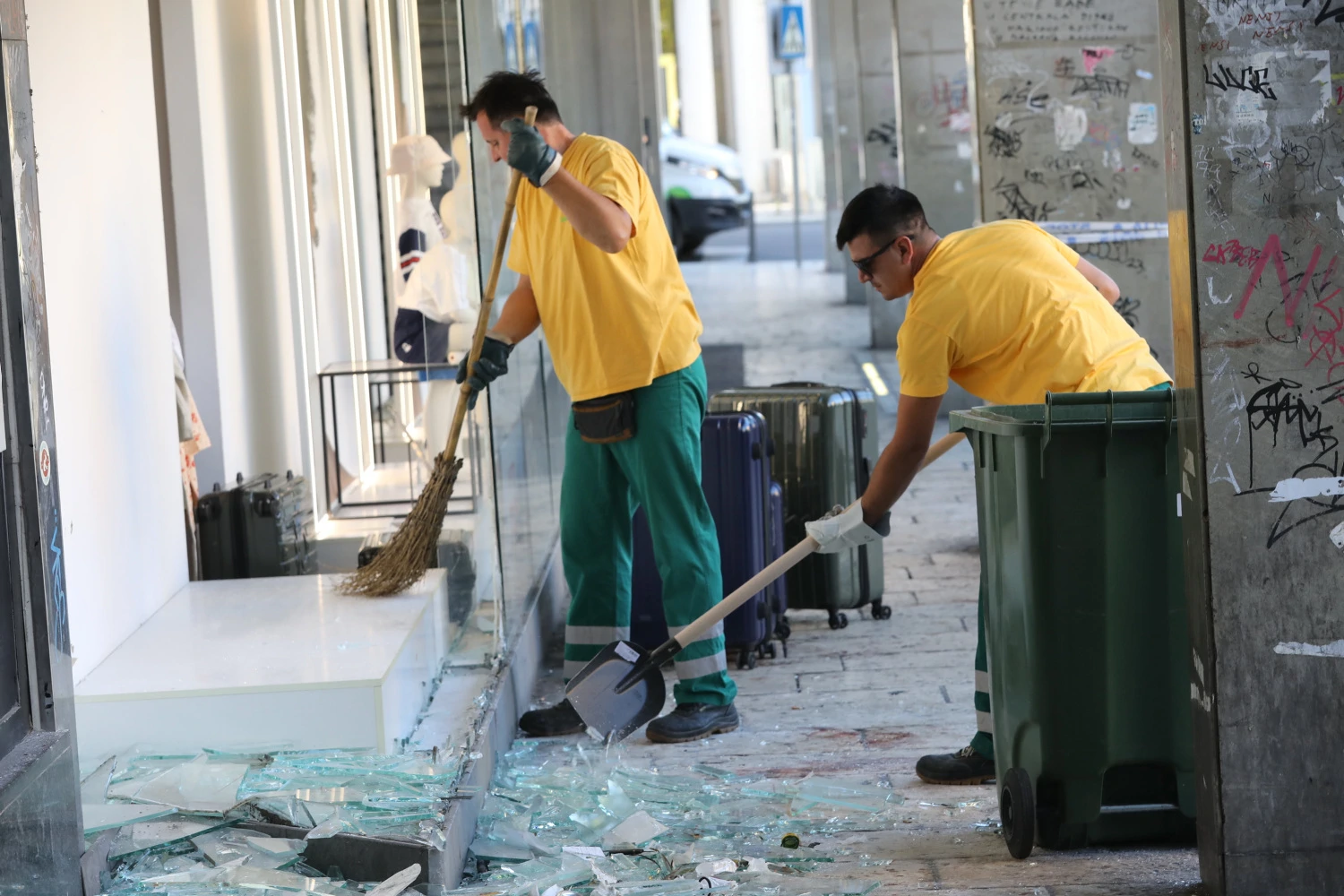 Dvije osobe teško ozlijeđene prilikom pada stakla u splitskom noćnom klubu