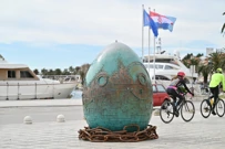 Makarski umjetnici oslikali uskrsne pisanice koje su postavljene u gradu , Foto: Matko Begovic /PIXSELL