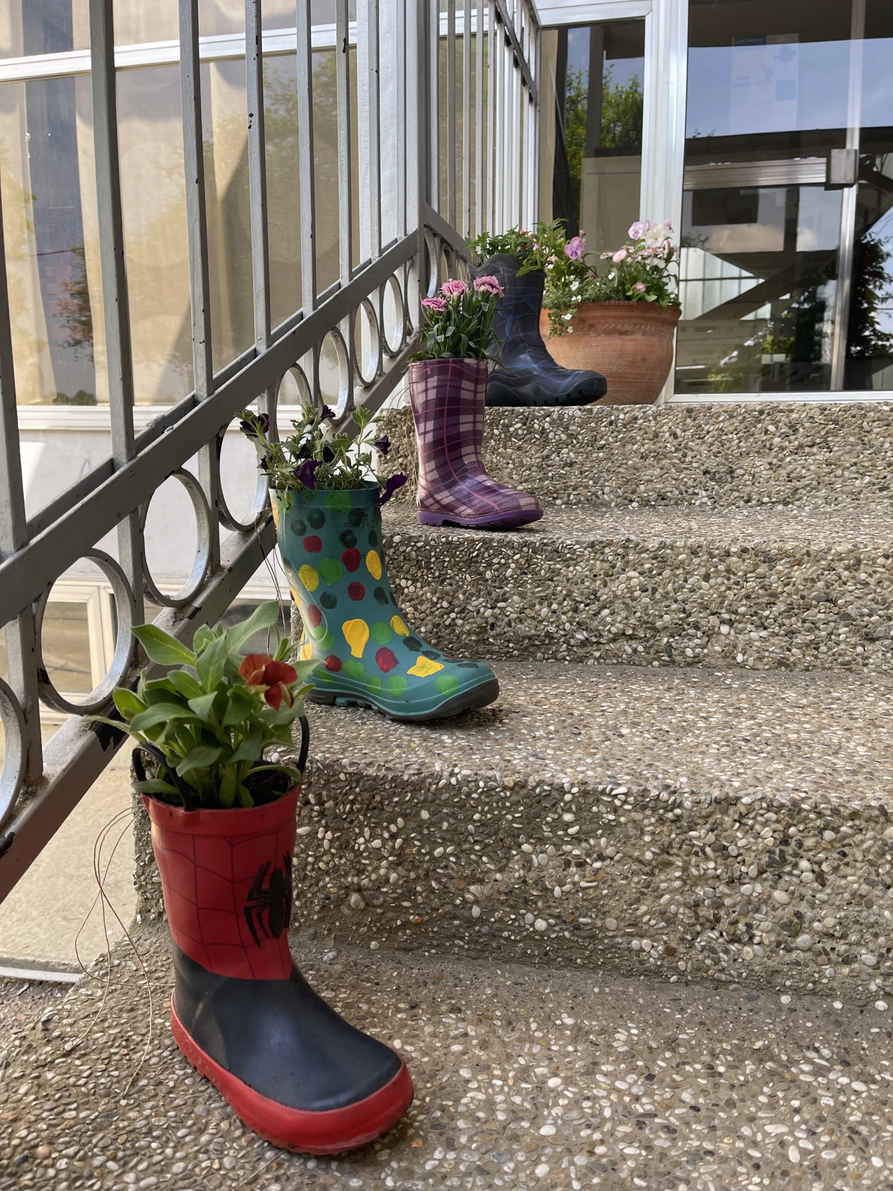 Treppenaufgang Schulgebäude, Foto: -/DISZ