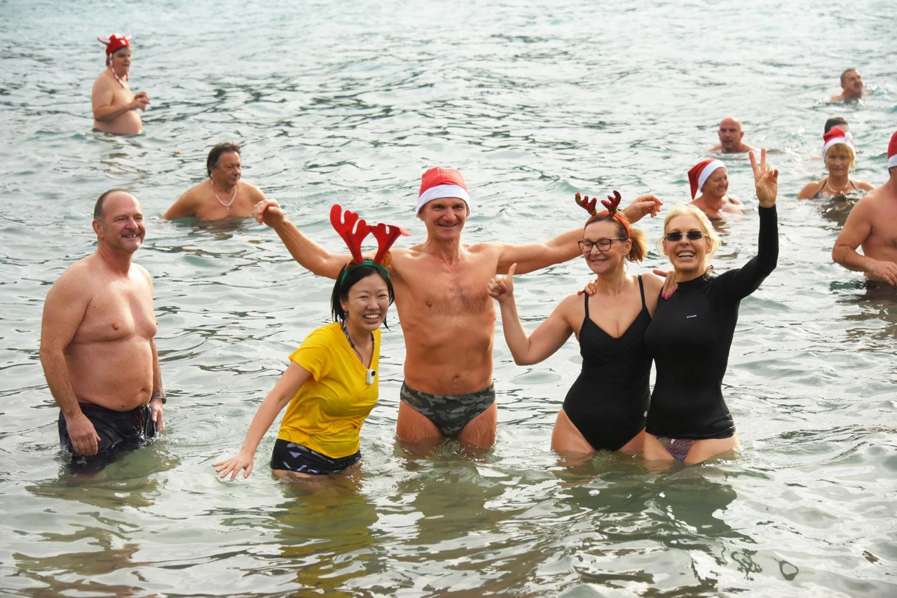 Tradicionalno novogodišnje kupanje Puljana , Foto: Sasa Miljevic/PIXSELL