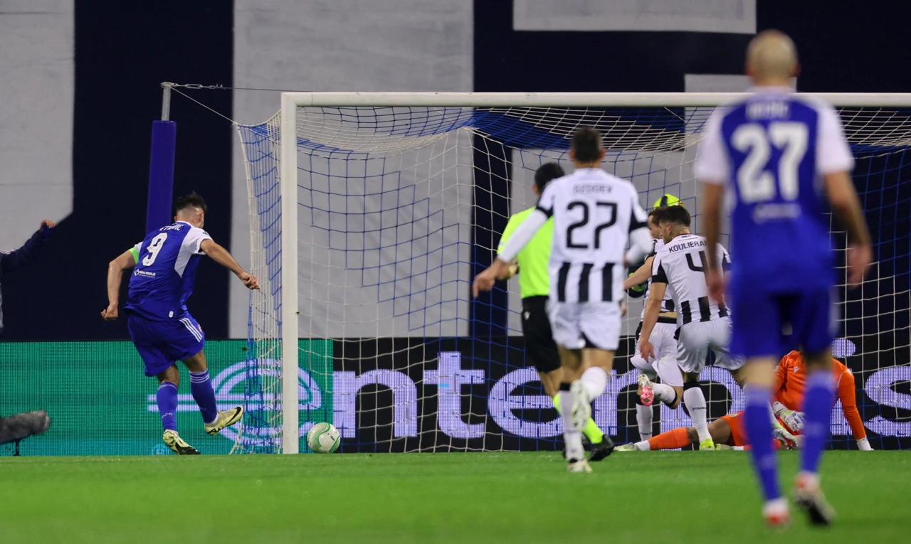 Bruno Petkovicć postiže gol za 1-0