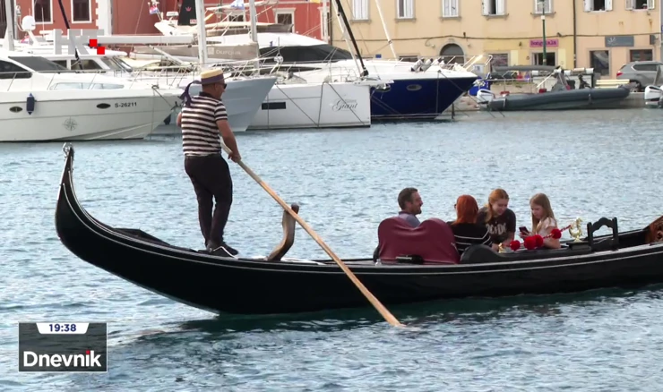 Venecijanska gondola zaplovila lošinjskom uvalom