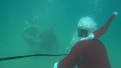 Djed Mraz otplivao, bor ostaje na morskom dnu, Foto: HTV/HRT